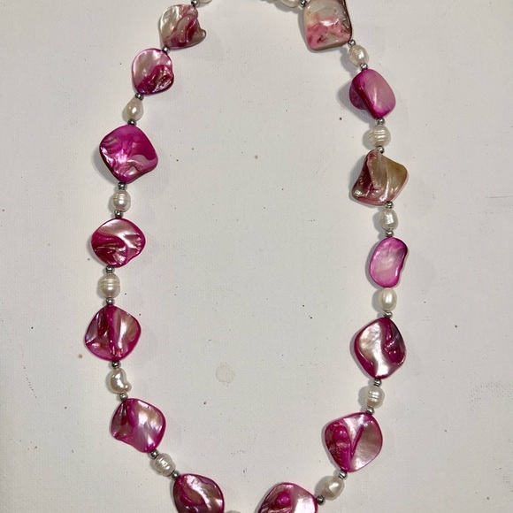 Chic Pink Mother of Pearl Shell & Pearl Beaded Statement Necklace - Picture 2 of 2